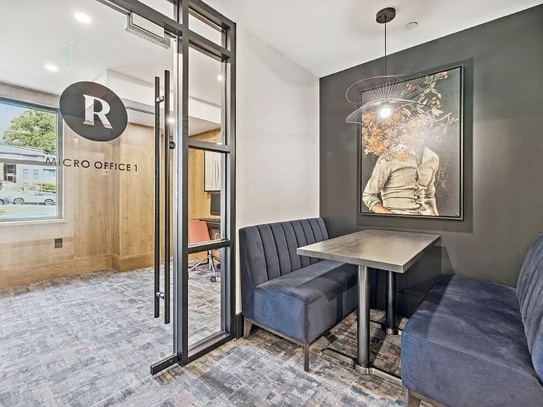 Ruxton Towers Apartments — Photo 37