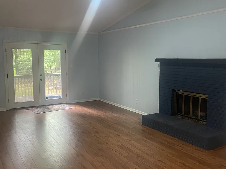 704 Wendy Way — Photo 3