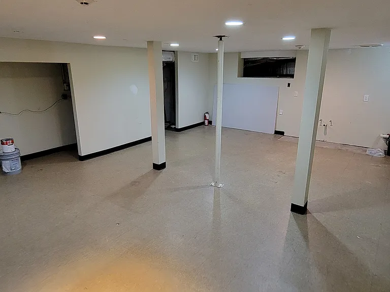 144 W John St #1 — Photo 10