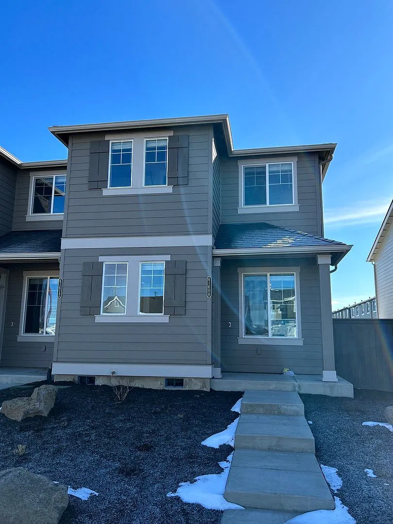 Luderman Crossing - 3 Bedroom Pahlisch Townhome — Photo 1