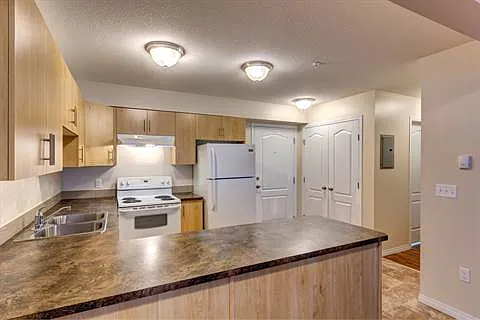 121 McLaughlin Dr — Photo 15
