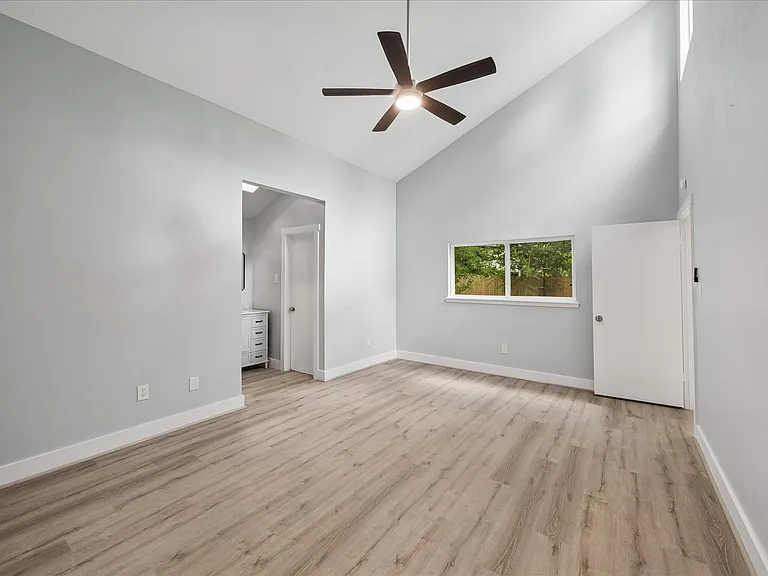 17 Oldstream Ct — Photo 4