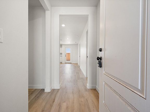 4th image of 519 E 24th St
