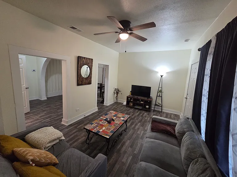 802 E Crawford St — Photo 12