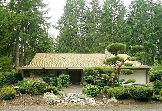 5 Bedroom Home on the 13th Green!
