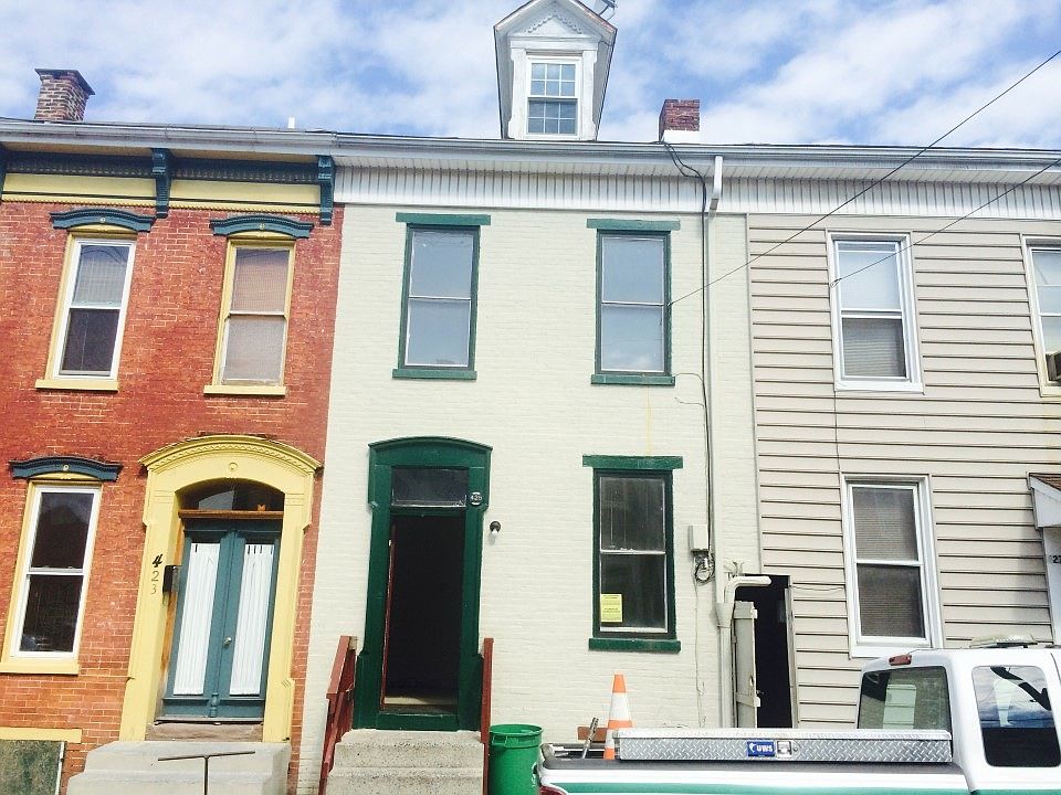 1st image of 425 E Walnut St
