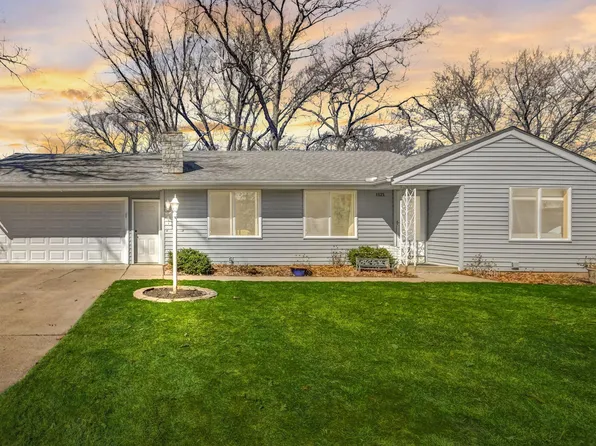1135 Pineview Ln N, Plymouth, MN 55441