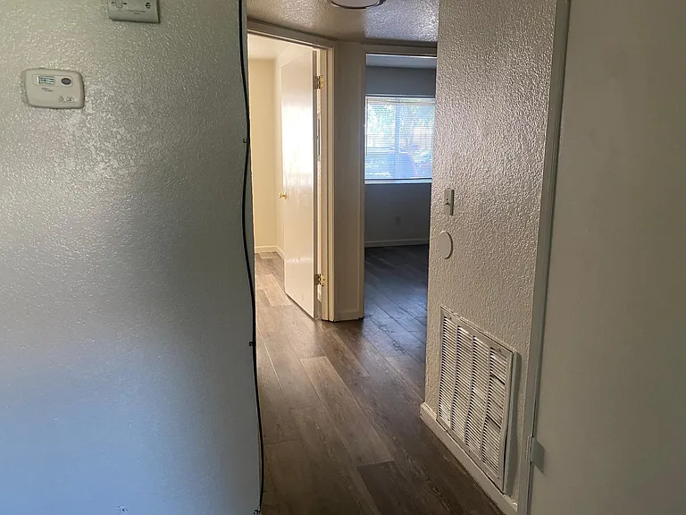 1230 Pioneer Ave #102 — Photo 4