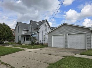 211 Vernon St, Decorah, IA 52101