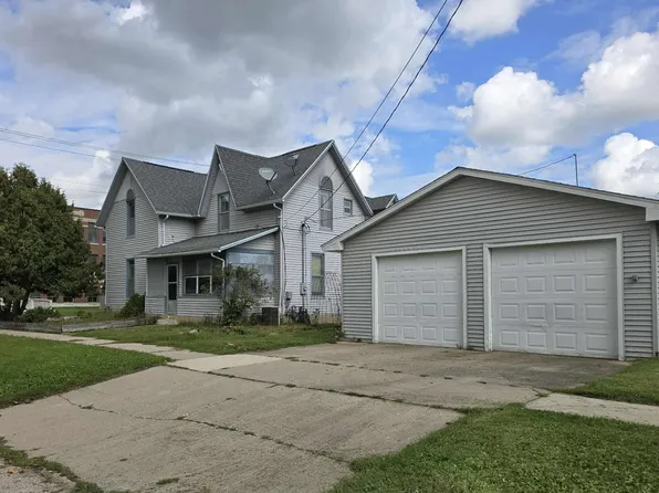 211 Vernon St, Decorah, IA 52101