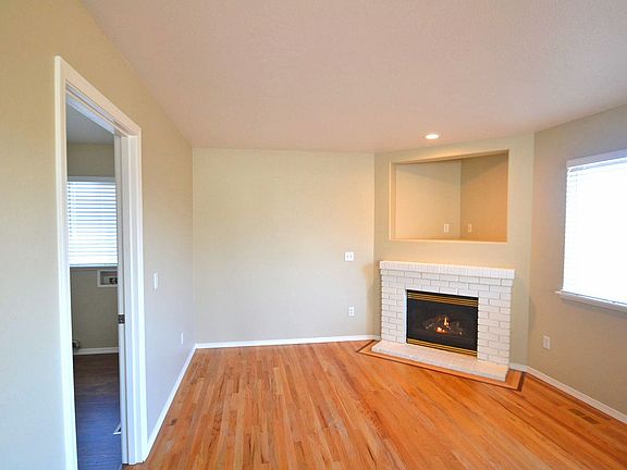 5th image of 14907 68th Ave E