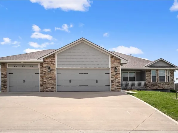 2213 Burris Dr, Harrisonville, MO 64701