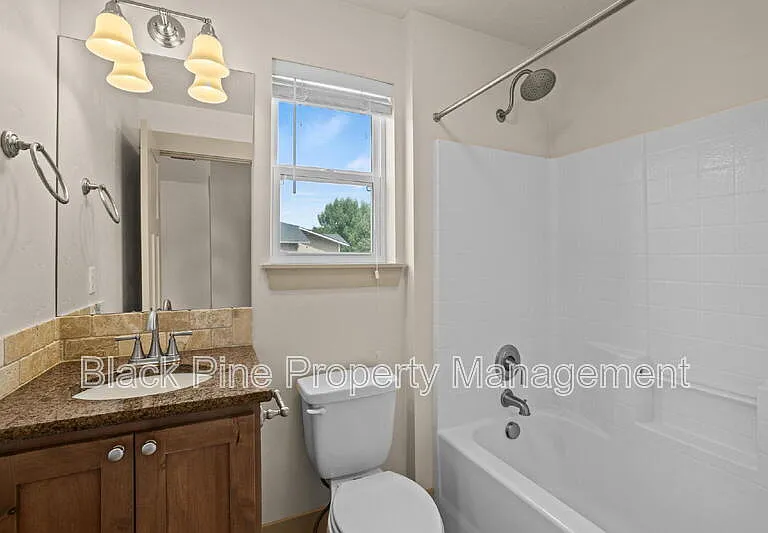 909 N 31st St — Photo 31