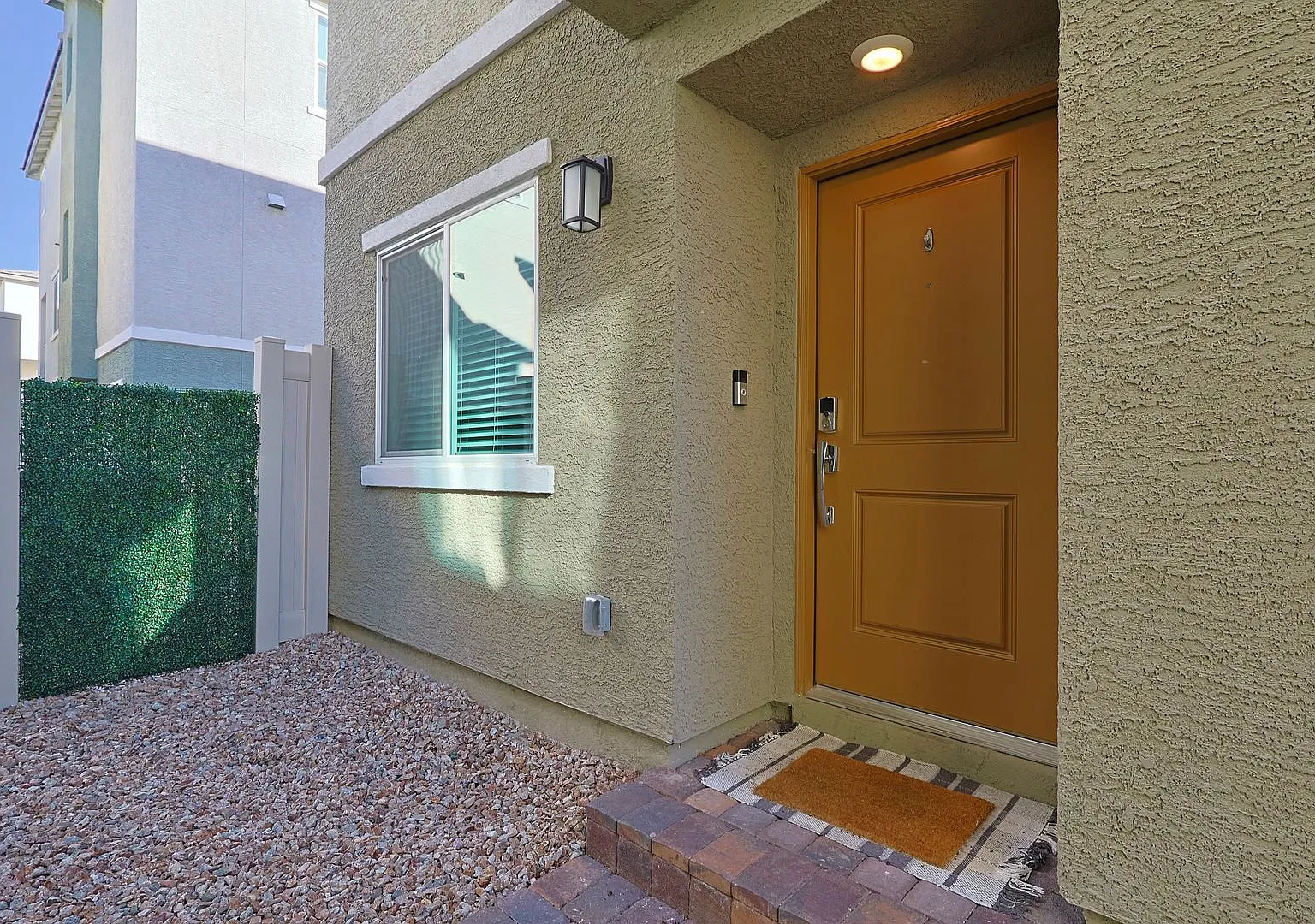 Move-In Ready Townhome Near Summerlin! — Photo 2