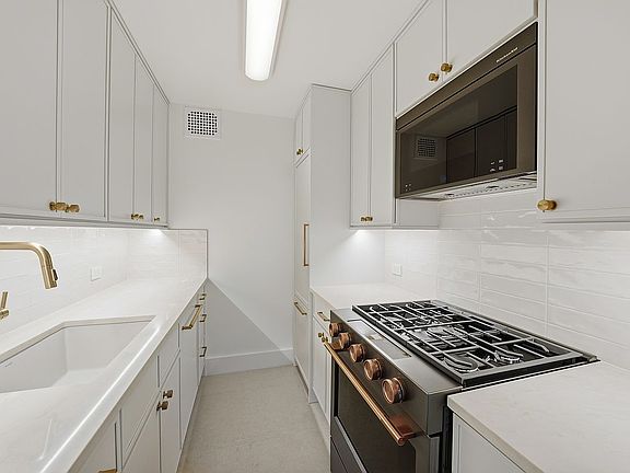 5th image of 300 E 71st St APT 10M
