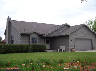 1900 Emily Anne Dr, Oshkosh, WI 54904