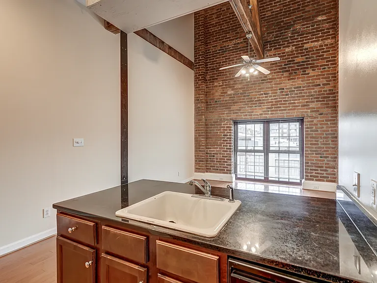 815 Porter St #407 — Photo 12