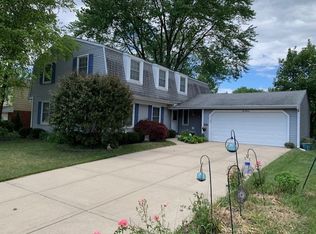 1014 W Cedar Ln, Arlington Heights, IL 60005