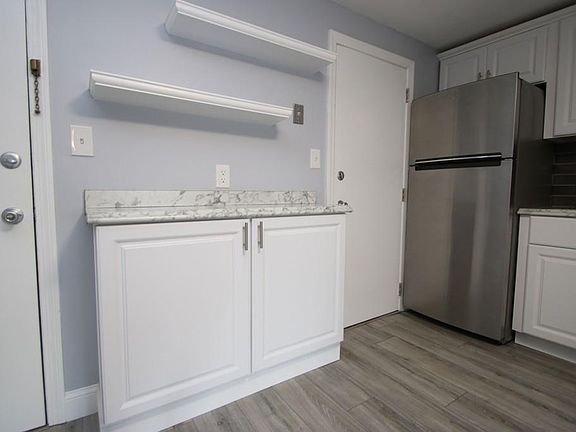 5th image of 2 McDewell Ave APT 10