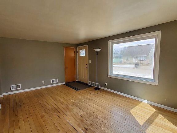 5th image of 1405 S Walden Ave