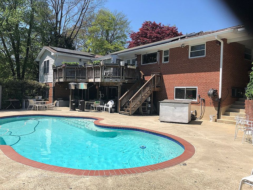 Back of house and pool