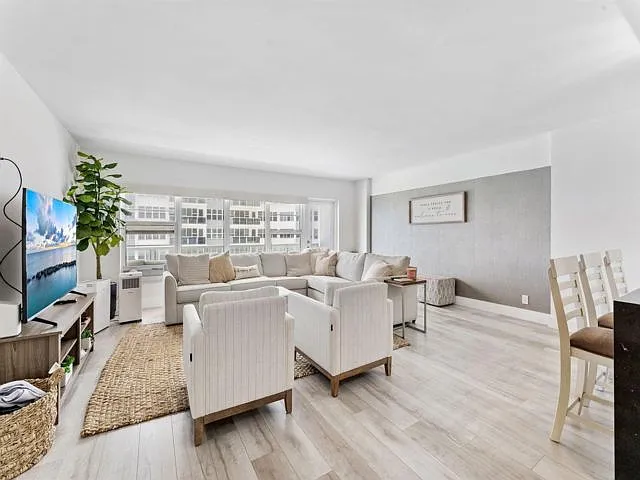3750 Galt Ocean Dr #1002 — Photo 2