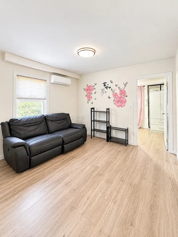3 bed, 1350 sqft, $3,900 — Photo 4