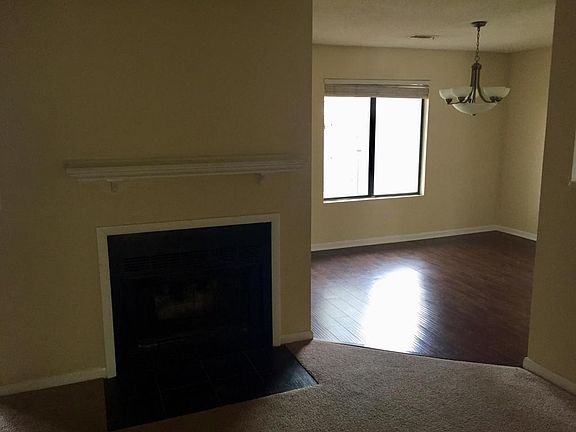 5th image of 806 Greenmeadow Dr