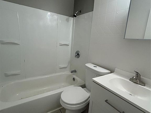 5th image of 508 Saint James Dr