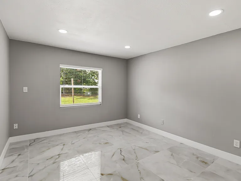 436 Eagle Creek Cir — Photo 22