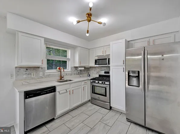 3738 Apothecary St, District Heights, MD 20747