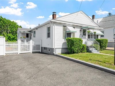 26 Cranston St, Woonsocket, RI, 02895