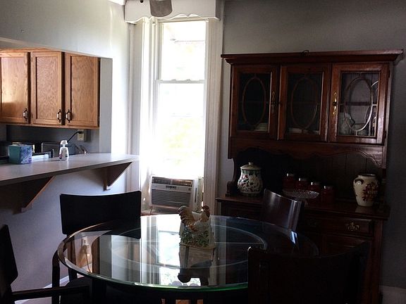 4th image of 208 E Main St