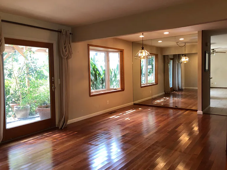 21960 Oaknoll Ct — Photo 4