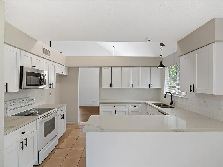 4807 Shadowdale Dr — Photo 5