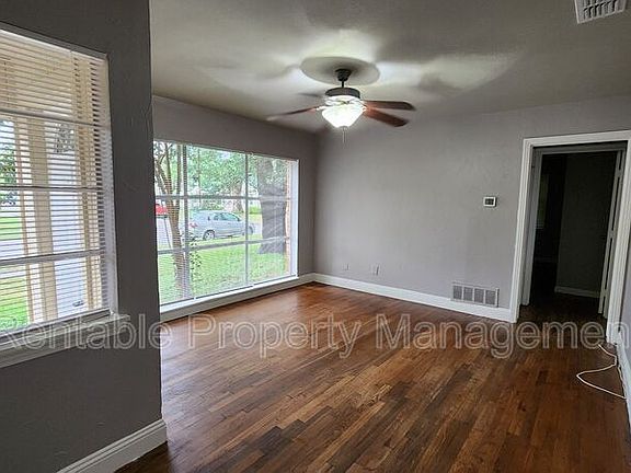 4th image of 406 W 14th St