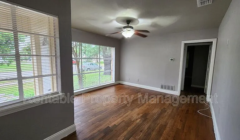 406 W 14th St — Photo 5