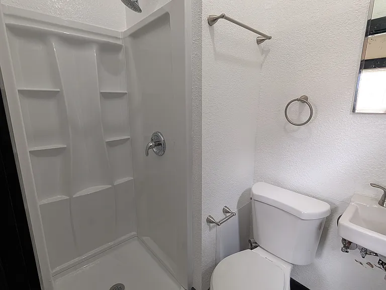 2344 W Hopkins St #2 — Photo 3