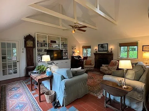 4 bed, 2.5 bath, 3389 sqft, $6,000 — Photo 2