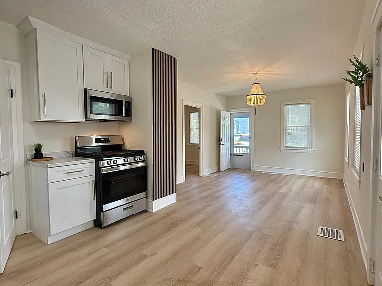 2094 W 44th St #FRONT — Photo 22