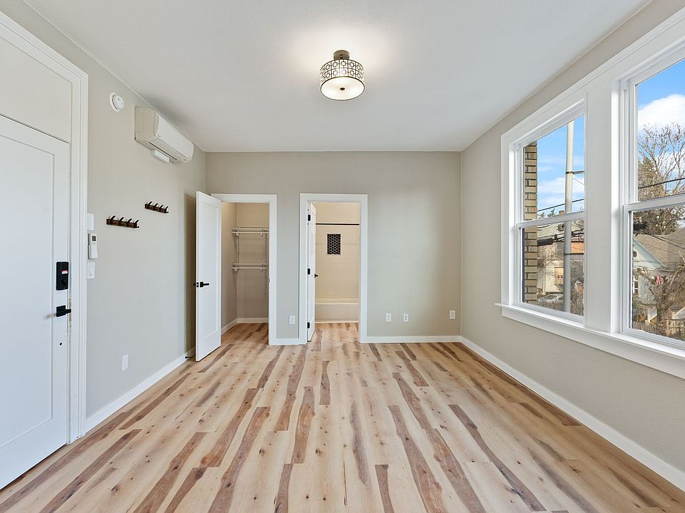 1st image of 3433-3451 SE Belmont St #15