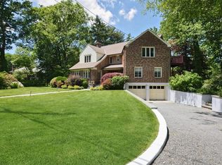 2 Robinhood Rd, White Plains, NY 10605