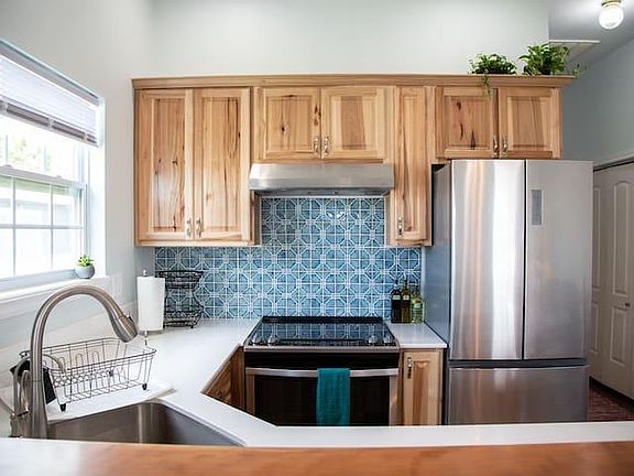 5th image of 1331 Desire St