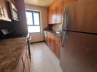 69-04 198th St #2, Fresh Meadows, NY 11365
