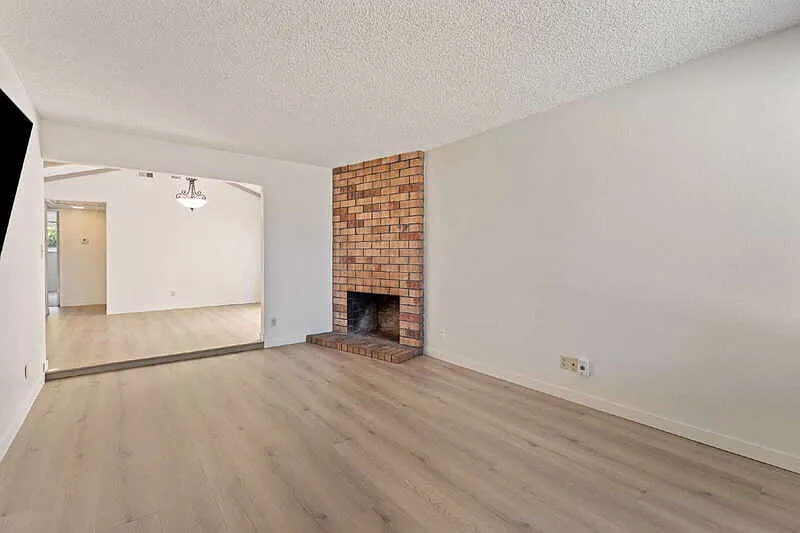 2 bed, 2.0 bath, 1300 sqft, $2,145 — Photo 4
