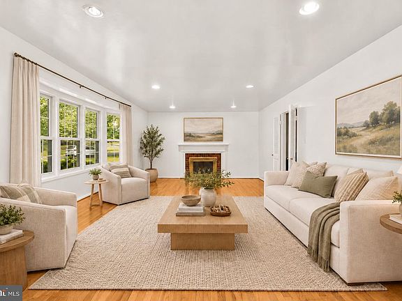 3rd image of 9203 Twin Hill Ln