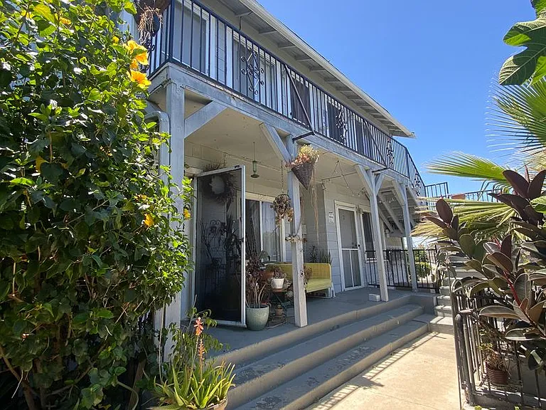 Laguna Apartments — Photo 8