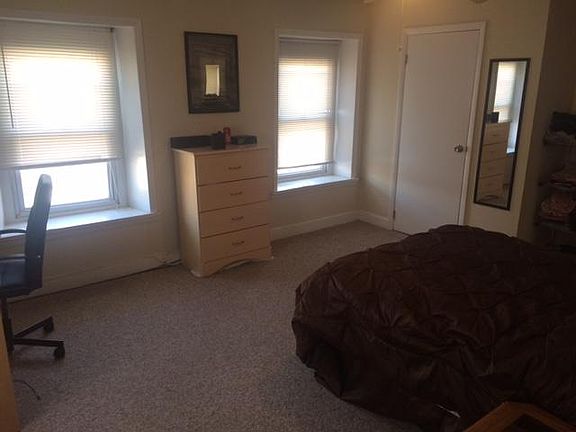 5th image of 438 Leverington Ave #2