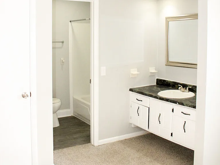 Willow Creek Apartments — Photo 7