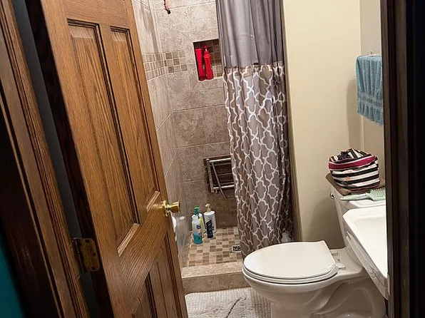 68825 6th St, Edwardsburg, MI 49112